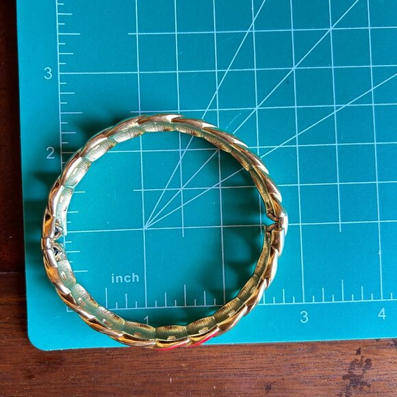 Vintage Monet Fixed Chain Link Bracelet With Red Enamel Accents Signed - Picture 7 of 8